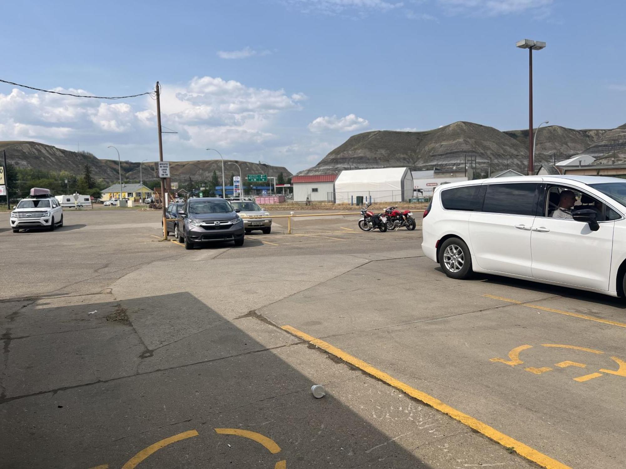 Travelodge By Wyndham Drumheller Ab Exterior photo