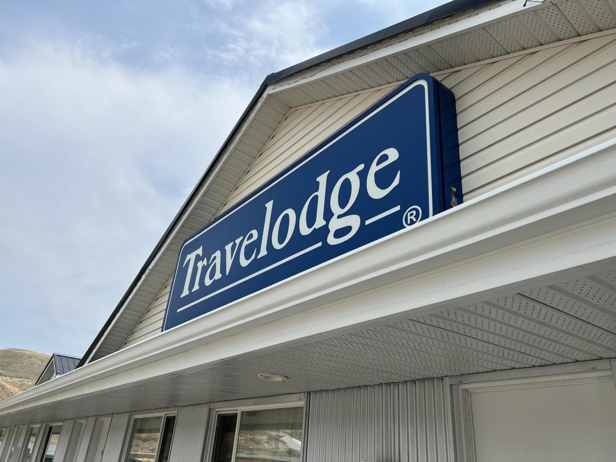 Travelodge By Wyndham Drumheller Ab Exterior photo