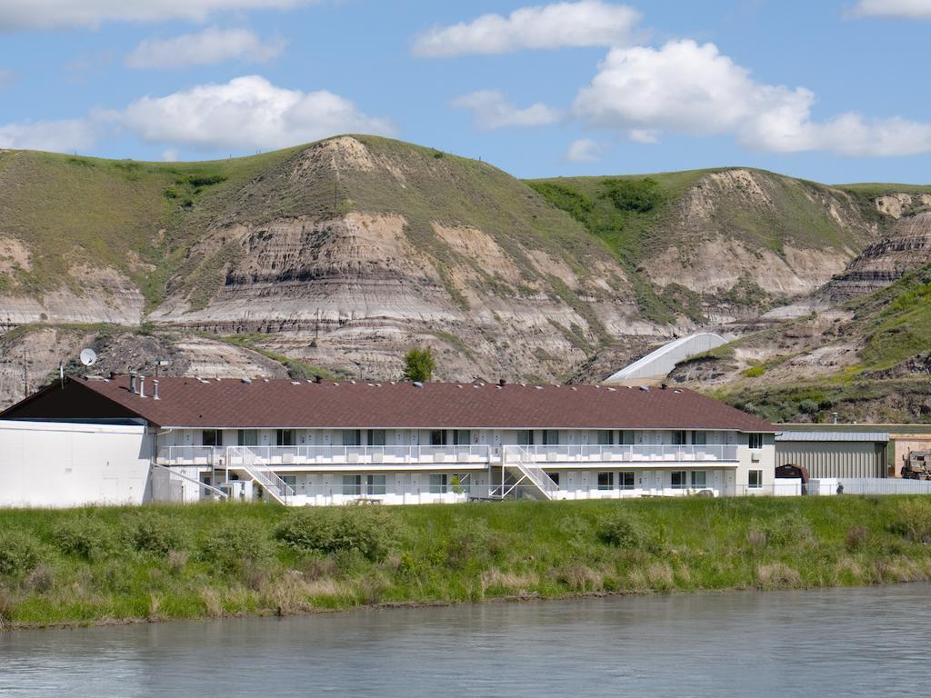 Travelodge By Wyndham Drumheller Ab Exterior photo